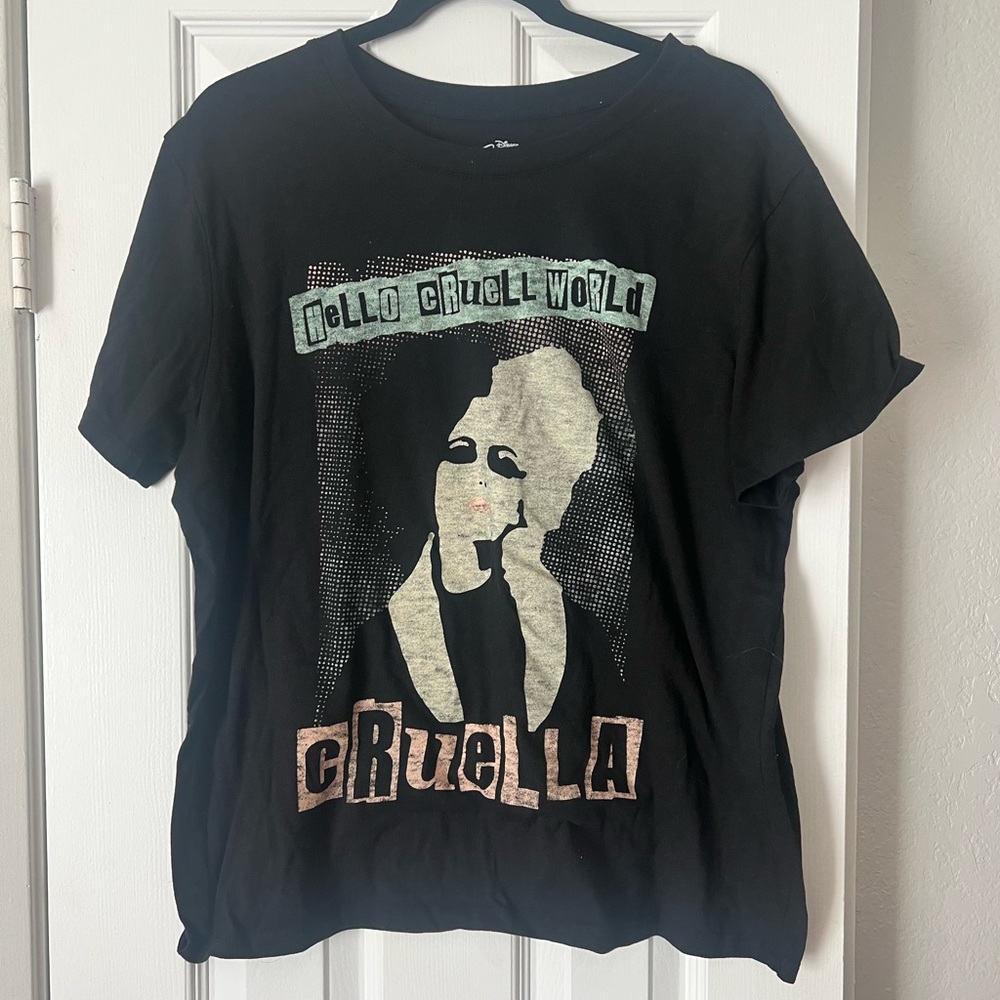 EUC Disney Cruel Women’s T-shirt XXL